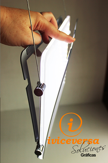 Carpetas Led, soporte immobiliaria, soporte agencia de viajes, carteles luminosos,  vitrina led, portacartel, expositores led, expositor foto, cartel inmobiliario, paneles led, portafolios LED, Carteles led,  pantallas de luz, escaparates, Marco led, escaparate iluminado, pantalla LED, LED cartelera,  LED escaparate immobiliaria, pantalla brillante, displays luminosos, pantalla escaparates, Marco iluminado LED, panel luz led, expositor luz, porta folios,  cable, cartel, cartelería, Expositores, grafica LED, display, pinza, pieza, escaparate inmobiliario, escaparate, escaparate carpetas, escaparete metacrilato, metacrilato luz, oferta escaparate 